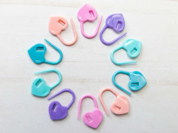 thumbnail image 2 of Locking Stitch Markers For Crochet And Knitting – Clip Counter Needle Markers (Multipack) 2 of 4